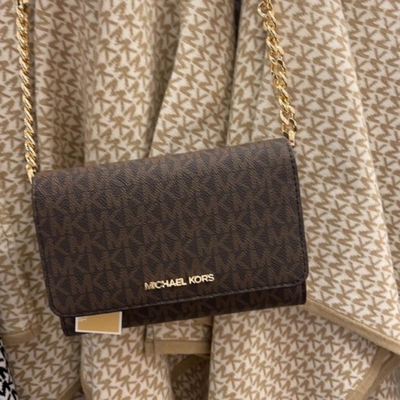 Michael Kors Handbags - MICHAEL KORS Jet Set Travel Medium Phone Xbody Bag